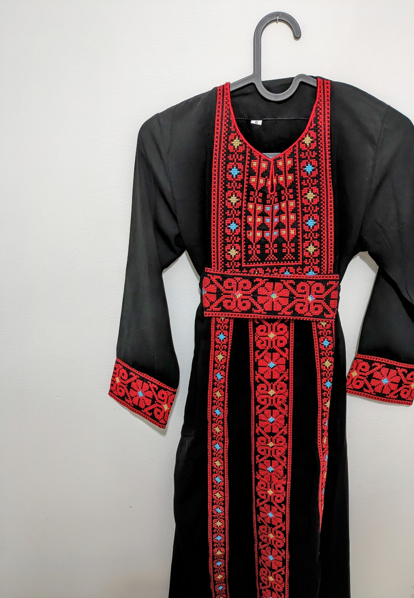 Kide Thobe with traditional embroidery